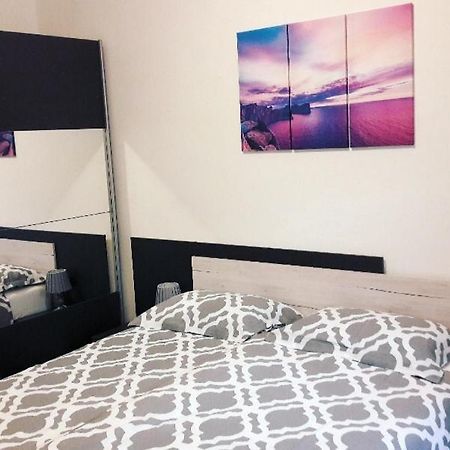 Apartment Nena Near The City Center With Free Parking Pula Extérieur photo