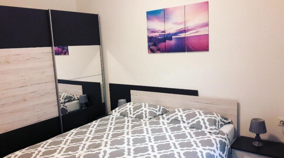 Apartment Nena Near The City Center With Free Parking Pula Extérieur photo