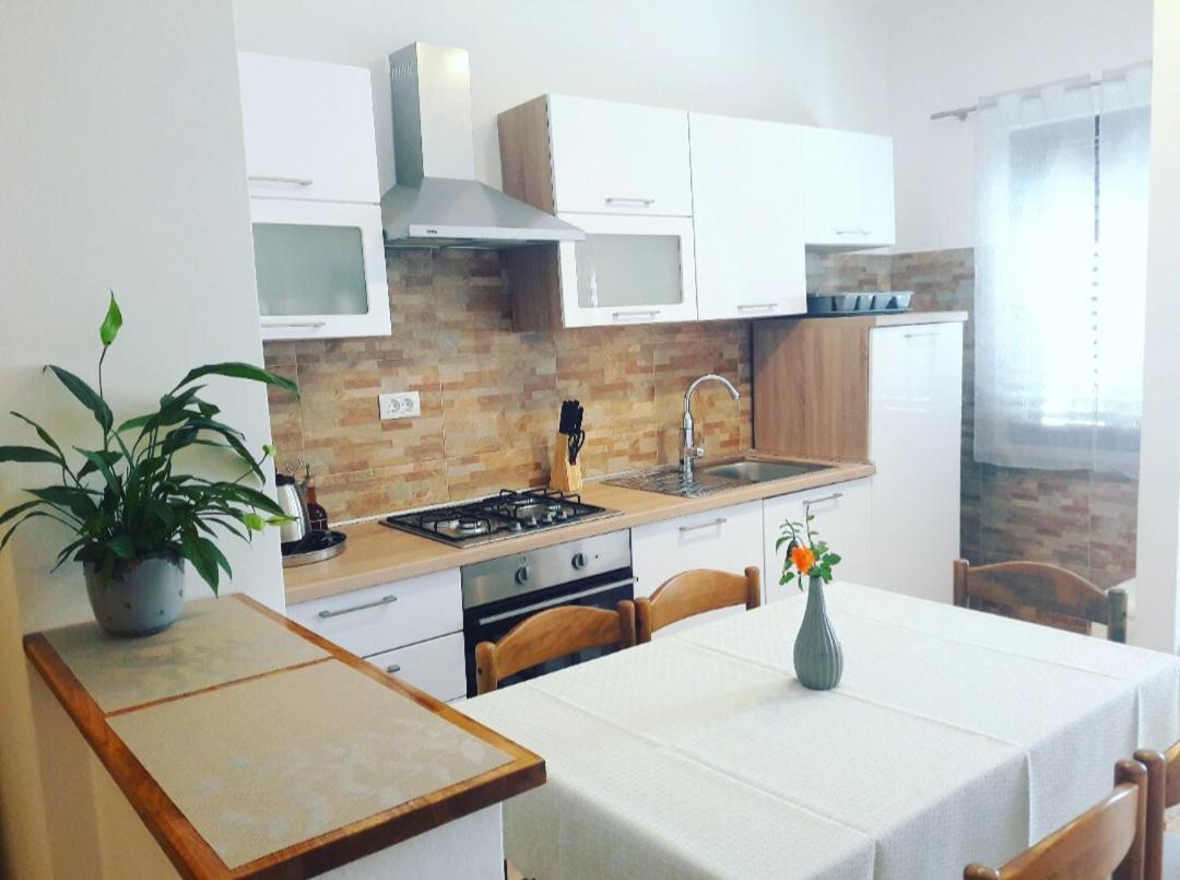 Apartment Nena Near The City Center With Free Parking Pula Extérieur photo