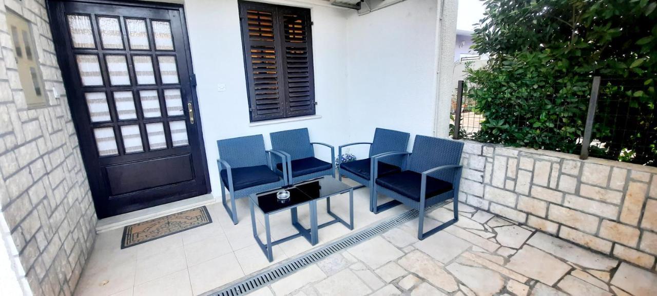 Apartment Nena Near The City Center With Free Parking Pula Extérieur photo